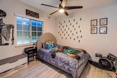 Bedroom - 9058 NW 192nd Ter, Miami Lakes, FL 33018 photo 4 of 6