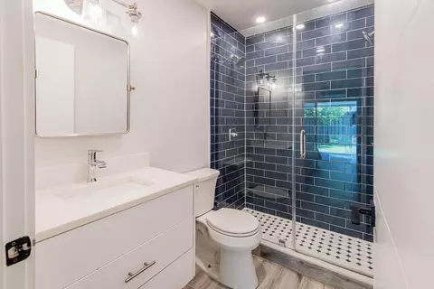 Bath - 9058 NW 192nd Ter, Miami Lakes, FL 33018 photo 1 of 3