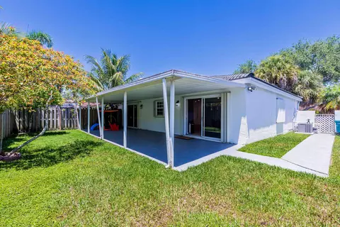 Exterior - 9058 NW 192nd Ter, Miami Lakes, FL 33018 photo 3 of 4