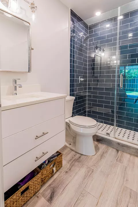 Bath - 9058 NW 192nd Ter, Miami Lakes, FL 33018 photo 2 of 3