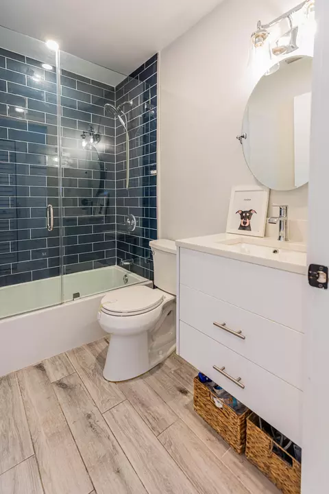 Bath - 9058 NW 192nd Ter, Miami Lakes, FL 33018 photo 3 of 3