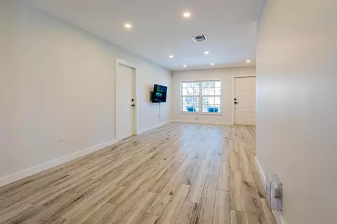 Living - 9058 NW 192nd Ter, Miami Lakes, FL 33018 photo 2 of 4