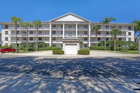 3650 Whitehall Dr #201, West Palm Beach, FL 33401