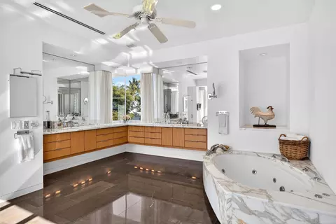 Bath - 7034 SE Harbor Cir, Stuart, FL 34996 photo 3 of 9
