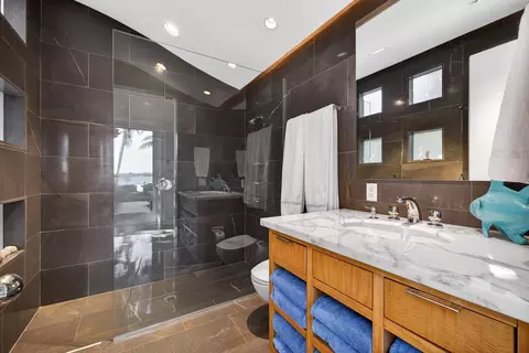 Bath - 7034 SE Harbor Cir, Stuart, FL 34996 photo 8 of 9