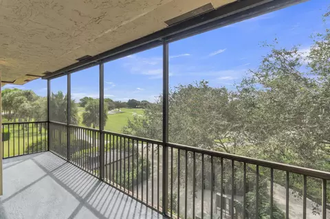 200 W Jacaranda Country Club Dr #3C, Plantation, FL 33324