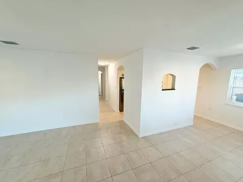 Living - 912 SE Tarpon Ave, Stuart, FL 34994 photo 4 of 4