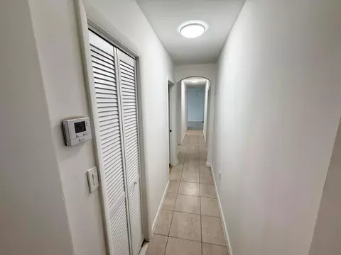 Entry Way - 912 SE Tarpon Ave, Stuart, FL 34994 photo 1 of 1