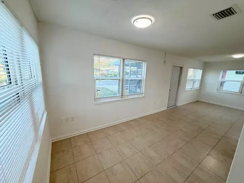 Living - 912 SE Tarpon Ave, Stuart, FL 34994 photo 1 of 4