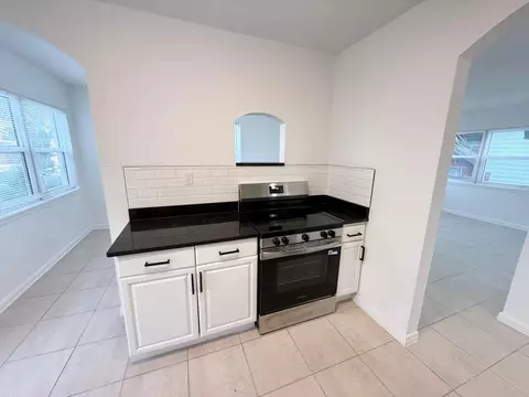 Kitchen - 912 SE Tarpon Ave, Stuart, FL 34994 photo 2 of 4