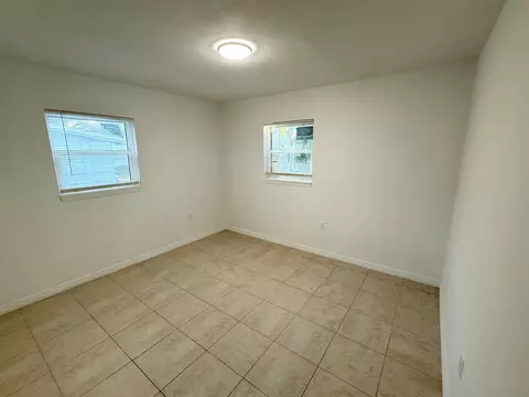 Bedroom - 912 SE Tarpon Ave, Stuart, FL 34994 photo 2 of 6