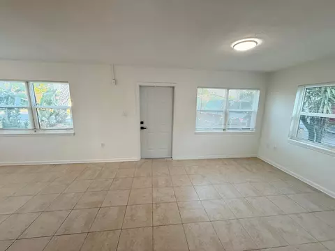 Living - 912 SE Tarpon Ave, Stuart, FL 34994 photo 2 of 4
