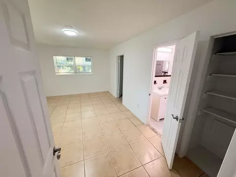Bedroom - 912 SE Tarpon Ave, Stuart, FL 34994 photo 5 of 6