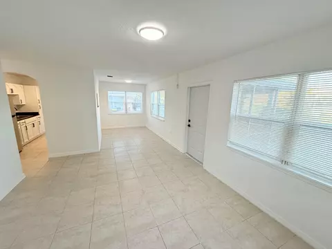 Living - 912 SE Tarpon Ave, Stuart, FL 34994 photo 3 of 4