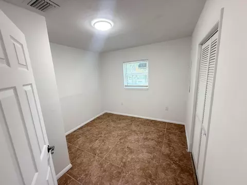 Bedroom - 912 SE Tarpon Ave, Stuart, FL 34994 photo 4 of 6
