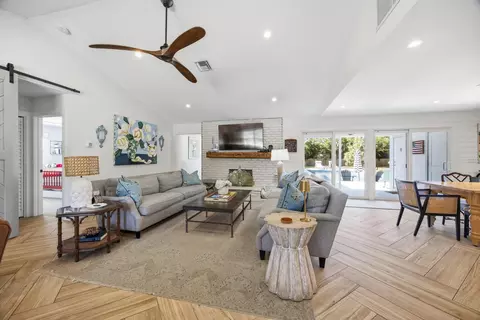 Living - 17655 Alexander Run, Jupiter, FL 33478 photo 2 of 5