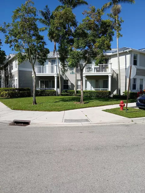 1016 Shoma Dr, Royal Palm Beach, FL 33414