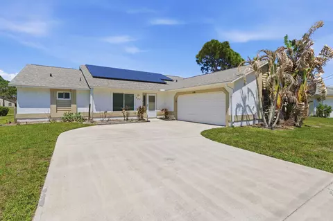 2281 SE Bowie St, Port Saint Lucie, FL 34952