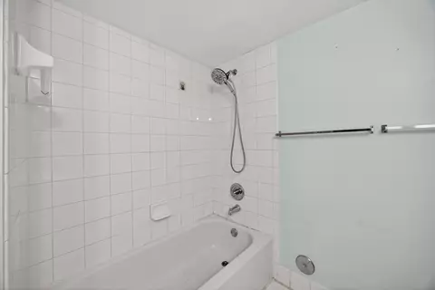 Bath - 3844 Lyons Rd #101-4, Coconut Creek, FL 33073 photo 2 of 3