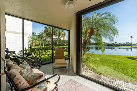 16401 Golf Club Rd #113, Weston, FL 33326