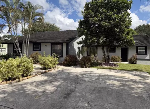 1392 Riverside Cir, Wellington, FL 33414