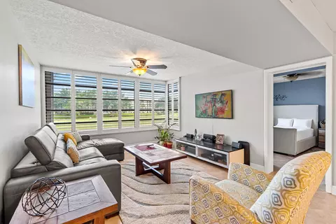 1713 Whitehall Dr #106, Davie, FL 33324