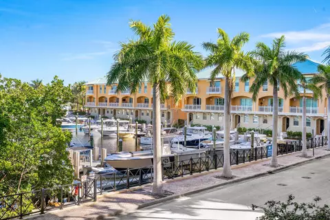 700 E Boynton Beach Blvd #202, Boynton Beach, FL 33435