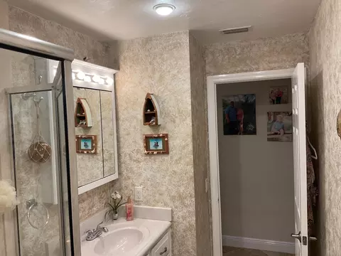 Bath - 11405 NW 2nd Ter, Okeechobee, FL 34972 photo 2 of 4