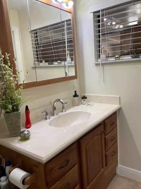 Bath - 11405 NW 2nd Ter, Okeechobee, FL 34972 photo 3 of 4