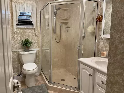 Bath - 11405 NW 2nd Ter, Okeechobee, FL 34972 photo 4 of 4