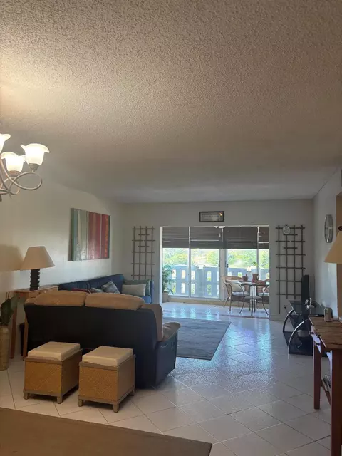 4350 Hillcrest Dr #704, Hollywood, FL 33021