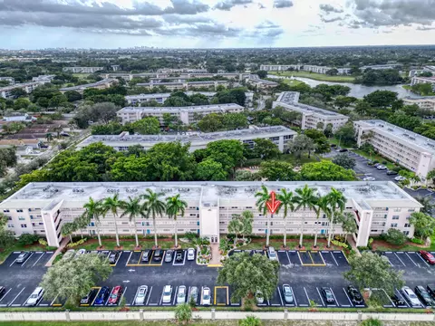 2004 Granada Dr #J3, Coconut Creek, FL 33066