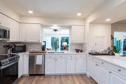 Kitchen - 3372 SE Court Dr, Stuart, FL 34997 photo 3 of 4