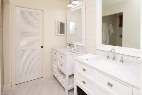 Bath - 3372 SE Court Dr, Stuart, FL 34997 photo 1 of 3