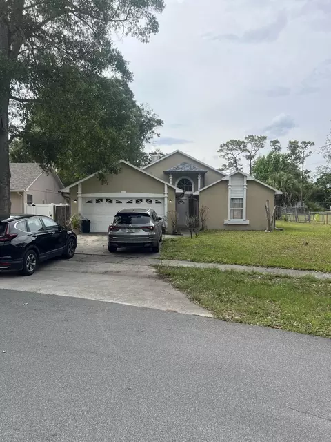 116 N Bristol Cir, Sanford, FL 32773