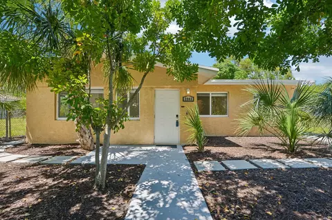 2943 NW 13th St, Fort Lauderdale, FL 33311