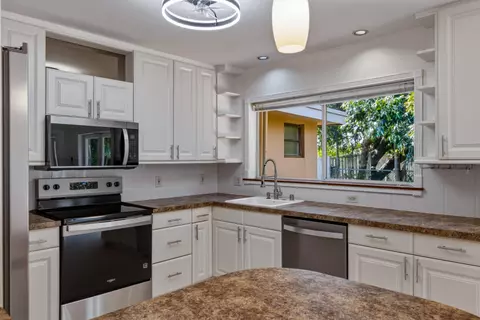 284 Allenwood Dr, Lauderdale By The Sea, FL 33308