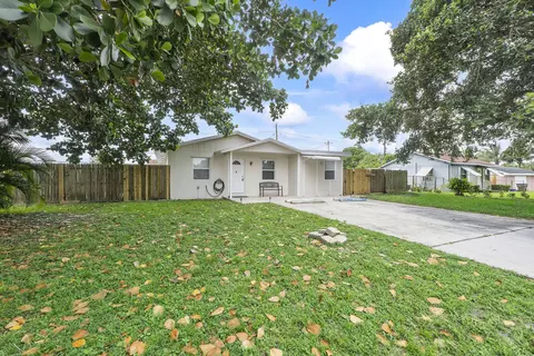 3344 Plaza Pl, Lake Worth, FL 33462