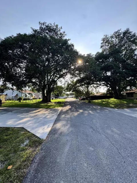 3344 Plaza Pl, Lake Worth, FL 33462