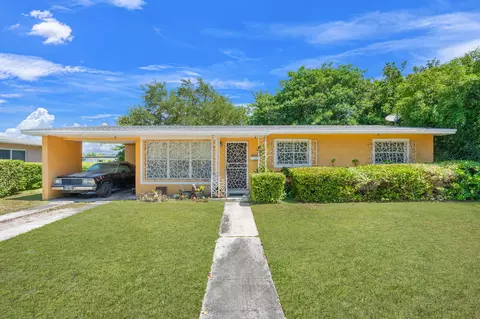 1261 NW 172nd St, Miami Gardens, FL 33169