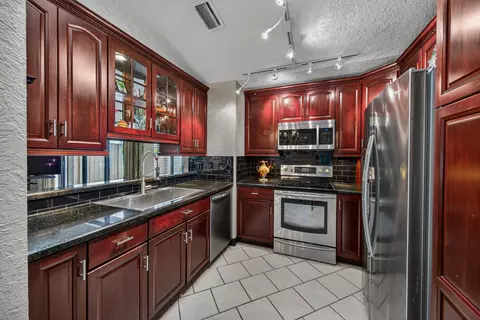 3068 S Oakland Forest Dr #806, Oakland Park, FL 33309