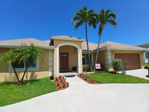 6640 Plymouth Dr N, Lantana, FL 33462