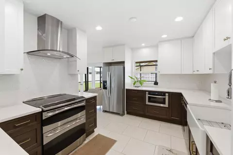 7215 NW 43rd St, Coral Springs, FL 33065