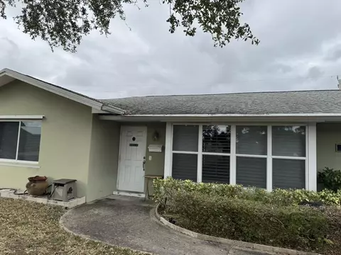 586 N Redwood Dr, Lake Park, FL 33403