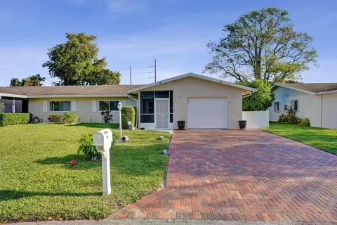 5965 Los Alamos Ln, Delray Beach, FL 33484