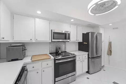 2681 S Course Dr #808, Pompano Beach, FL 33069