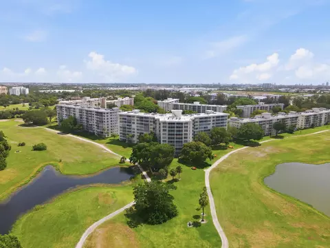 2681 S Course Dr #808, Pompano Beach, FL 33069