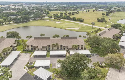 23 Plantation Dr #102, Vero Beach, FL 32966