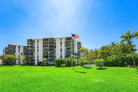 20500 W Country Club Dr #210, Aventura, FL 33180