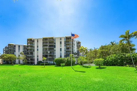 20500 W Country Club Dr #210, Aventura, FL 33180